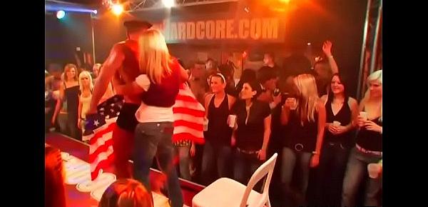 Cuties wishes to fuck the army dancer